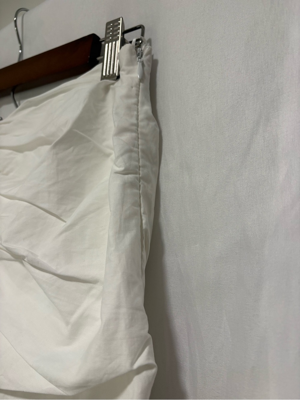Rosevelvet White Ruched Ruffle Mini Skirt Size Small - Picture 7 of 7
